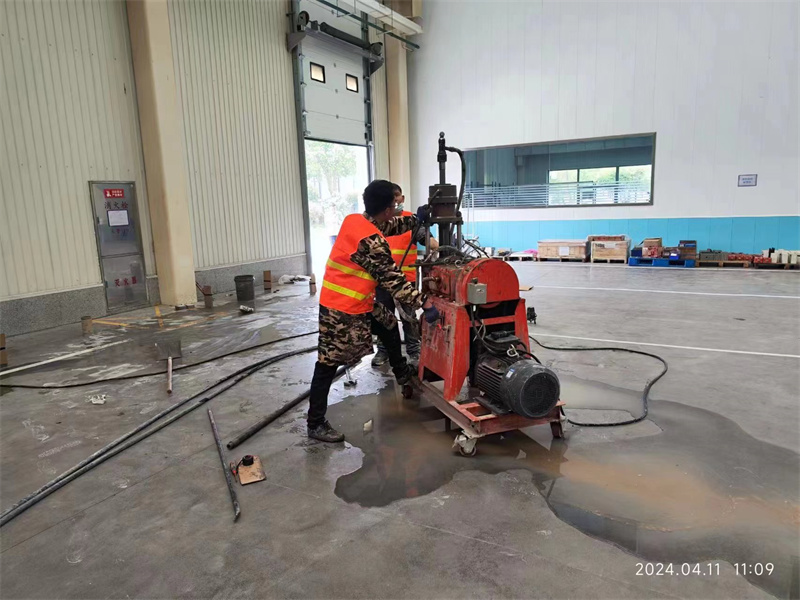 红星厂房地面下沉塌陷注浆加固施工